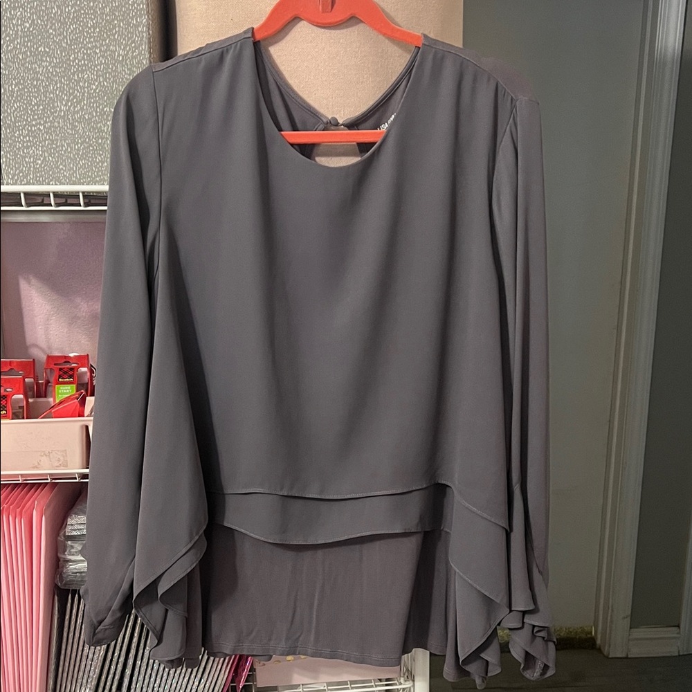 Lisa Rinna Gray Top with Layers and Long Sleeves